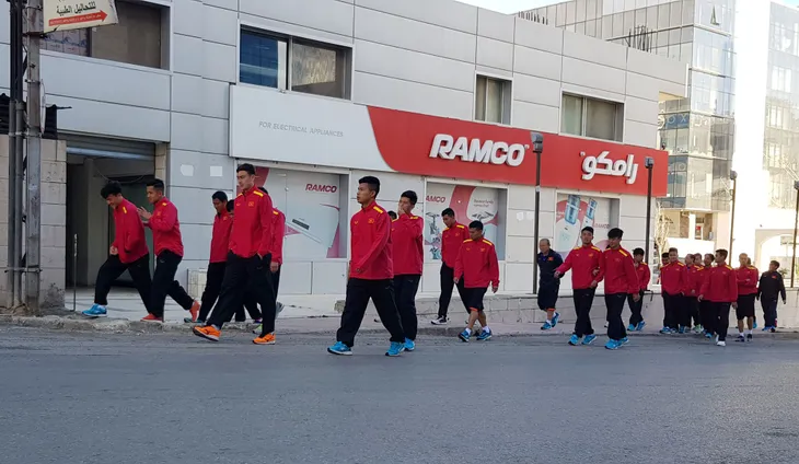 ẢNH: ĐT Việt Nam tập thể dục buổi sáng tại Jordan - Ảnh 3. ẢNH: ĐT Việt Nam tập thể dục buổi sáng tại Jordan - Ảnh 3.
