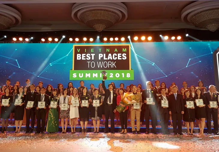Vinamilk dẫn đầu Top 100 nơi làm việc tốt nhất Việt Nam - Ảnh 1. Vinamilk dẫn đầu Top 100 nơi làm việc tốt nhất Việt Nam - Ảnh 1.