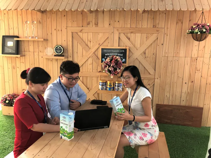 Vinamilk dẫn đầu Top 100 nơi làm việc tốt nhất Việt Nam - Ảnh 3. Vinamilk dẫn đầu Top 100 nơi làm việc tốt nhất Việt Nam - Ảnh 3.