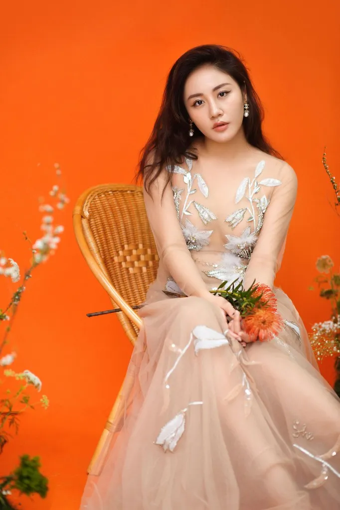 Văn Mai Hương tung hit mới Ngày thứ tư của tháng ba - Ảnh 2. Văn Mai Hương tung hit mới Ngày thứ tư của tháng ba - Ảnh 2.