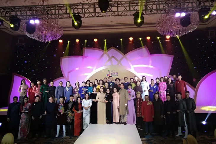 Lễ hội Áo dài 2018 và những thống kê khủng - Ảnh 1. Lễ hội Áo dài 2018 và những thống kê khủng - Ảnh 1.