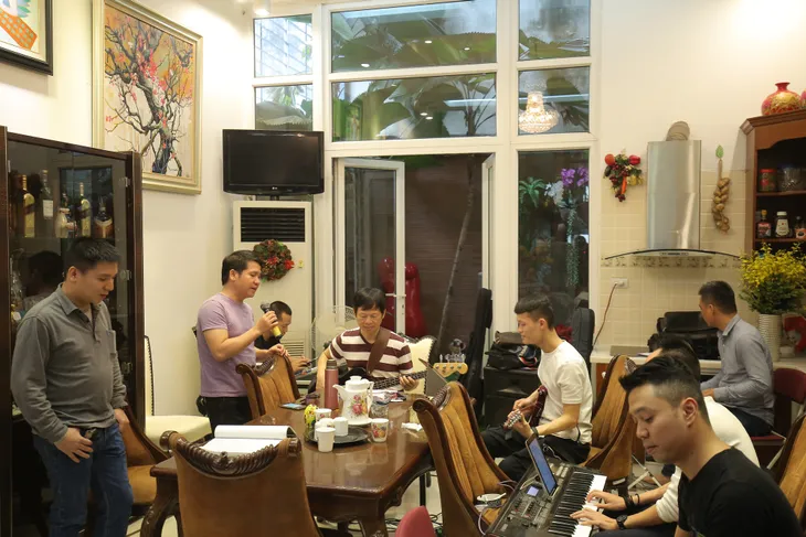Thanh Lam, Trọng Tấn say sưa tập luyện tại nhà riêng NS Phú Quang - Ảnh 3. Thanh Lam, Trọng Tấn say sưa tập luyện tại nhà riêng NS Phú Quang - Ảnh 3.