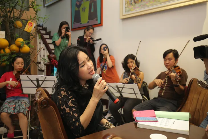 Thanh Lam, Trọng Tấn say sưa tập luyện tại nhà riêng NS Phú Quang - Ảnh 4. Thanh Lam, Trọng Tấn say sưa tập luyện tại nhà riêng NS Phú Quang - Ảnh 4.