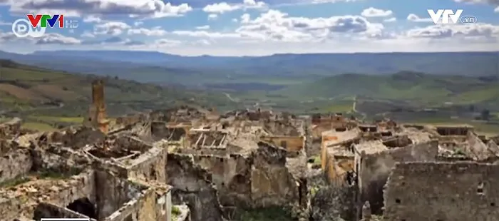 Những ngôi làng chết ở Italy - Ảnh 1. Những ngôi làng chết ở Italy - Ảnh 1.