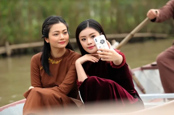 Sao mai Nguyễn Thu Hằng làm em gái diễn viên Kiều Anh trong MV mới - Ảnh 3. Sao mai Nguyễn Thu Hằng làm em gái diễn viên Kiều Anh trong MV mới - Ảnh 3.