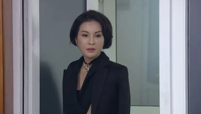 Tình khúc Bạch Dương - Tập 17: Quyên bắt tại trận chồng vui vẻ ăn trưa với Đan - Ảnh 4. Tình khúc Bạch Dương - Tập 17: Quyên bắt tại trận chồng vui vẻ ăn trưa với Đan - Ảnh 4.