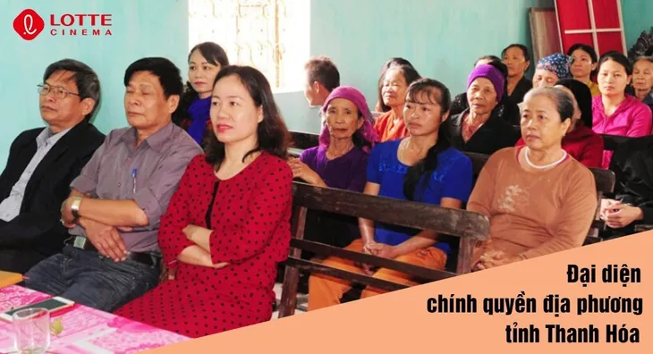 Rạp phim Lotte Cinema trao quà tình thương cho các gia đình khó khăn - Ảnh 2. Rạp phim Lotte Cinema trao quà tình thương cho các gia đình khó khăn - Ảnh 2.