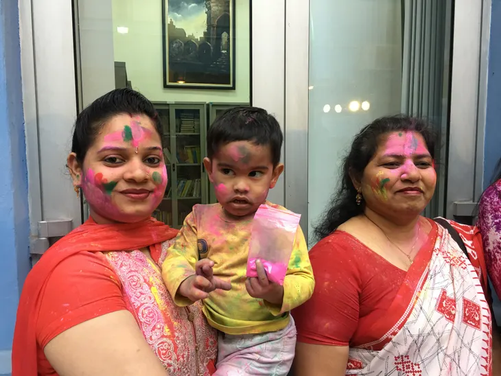 Người dân Thủ đô hào hứng hòa mình vào lễ hội Holi Ấn Độ - Ảnh 4. Người dân Thủ đô hào hứng hòa mình vào lễ hội Holi Ấn Độ - Ảnh 4.