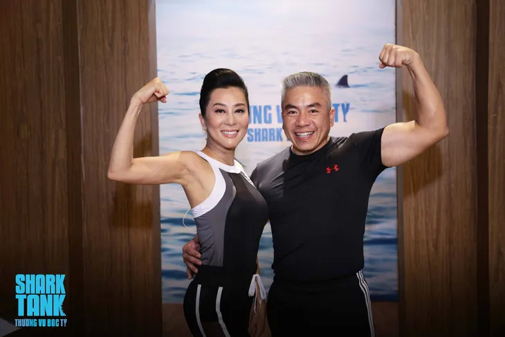 Chùm ảnh 22 màn bắt tay thành công ở Shark Tank Việt Nam mùa 1 - Ảnh 15. Chùm ảnh 22 màn bắt tay thành công ở Shark Tank Việt Nam mùa 1 - Ảnh 15.