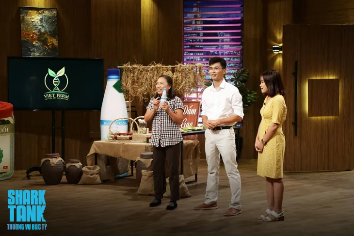 Chùm ảnh 22 màn bắt tay thành công ở Shark Tank Việt Nam mùa 1 - Ảnh 2. Chùm ảnh 22 màn bắt tay thành công ở Shark Tank Việt Nam mùa 1 - Ảnh 2.