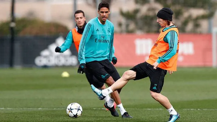 Real Madrid liên tiếp đón tin vui về lực lượng và trọng tài trước đại chiến với PSG - Ảnh 1. Real Madrid liên tiếp đón tin vui về lực lượng và trọng tài trước đại chiến với PSG - Ảnh 1.