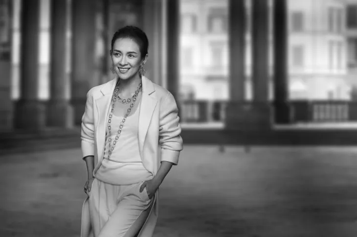 Chương Tử Di đẹp nao lòng qua ống kính của Peter Lindbergh - Ảnh 2. Chương Tử Di đẹp nao lòng qua ống kính của Peter Lindbergh - Ảnh 2.