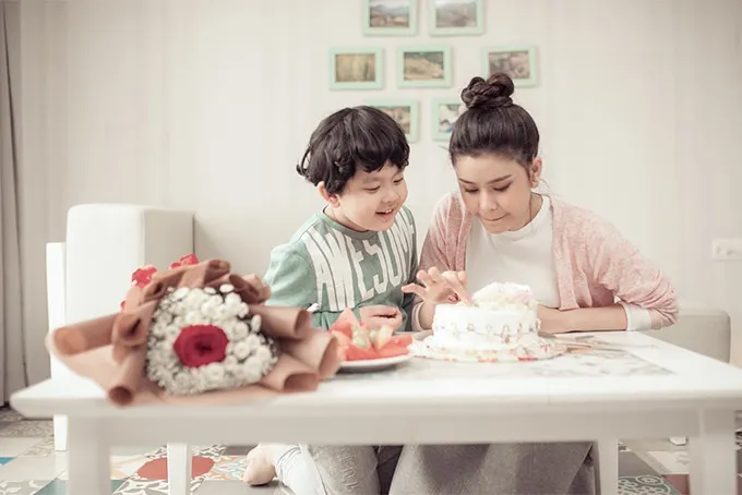 Trương Quỳnh Anh khoe ảnh cùng con trai trong ngày 8/3 - Ảnh 1. Trương Quỳnh Anh khoe ảnh cùng con trai trong ngày 8/3 - Ảnh 1.