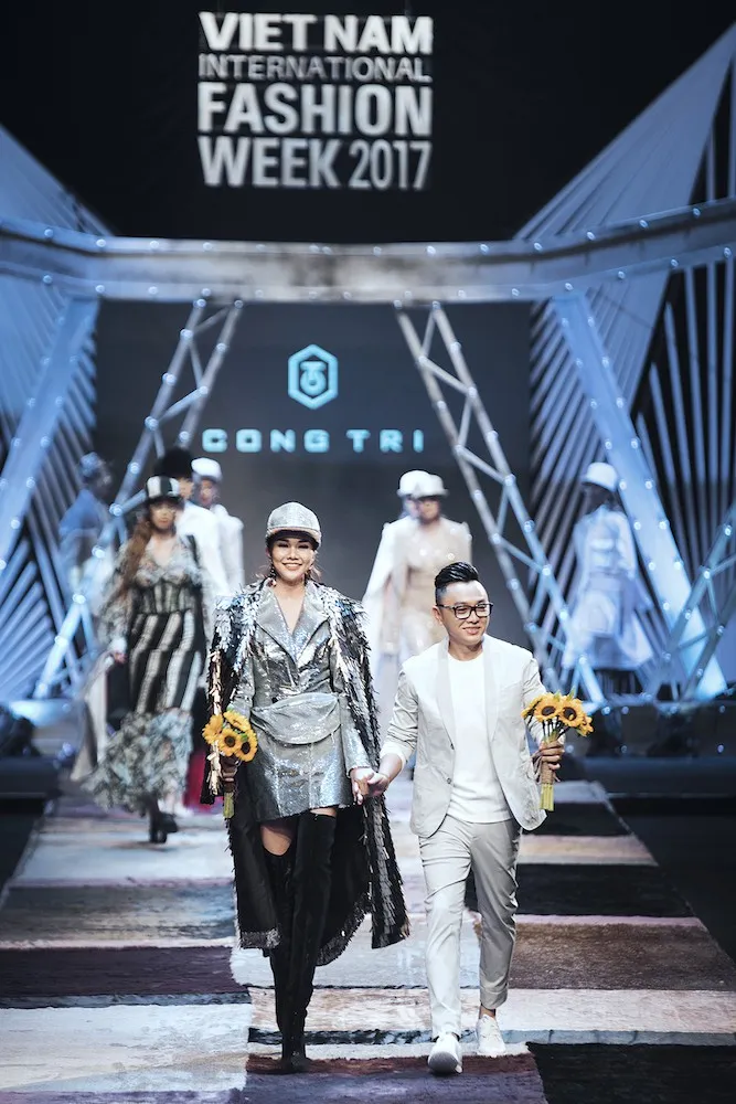 NTK Công Trí tiếp tục mở màn Tuần lễ thời trang quốc tế Việt Nam Xuân - Hè 2018 - Ảnh 2. NTK Công Trí tiếp tục mở màn Tuần lễ thời trang quốc tế Việt Nam Xuân - Hè 2018 - Ảnh 2.