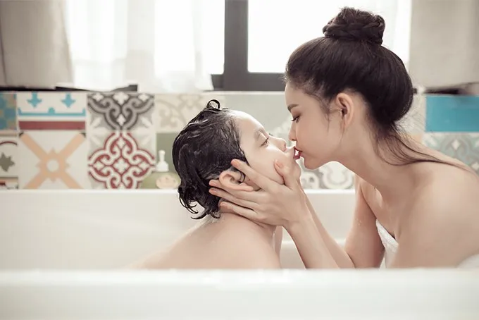 Trương Quỳnh Anh khoe ảnh cùng con trai trong ngày 8/3 - Ảnh 4. Trương Quỳnh Anh khoe ảnh cùng con trai trong ngày 8/3 - Ảnh 4.