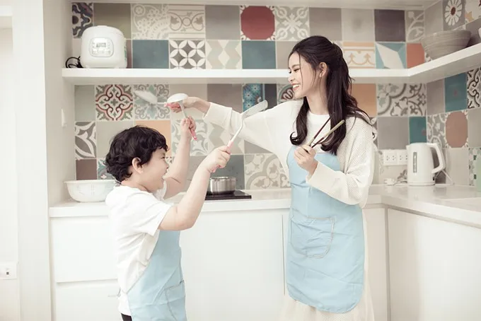 Trương Quỳnh Anh khoe ảnh cùng con trai trong ngày 8/3 - Ảnh 5. Trương Quỳnh Anh khoe ảnh cùng con trai trong ngày 8/3 - Ảnh 5.