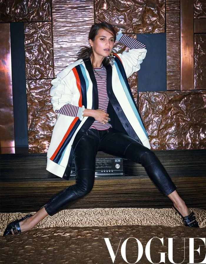 Ngô Ngạn Tổ khoe vẻ đẹp trai, lãng tử trên Vogue - Ảnh 3. Ngô Ngạn Tổ khoe vẻ đẹp trai, lãng tử trên Vogue - Ảnh 3.