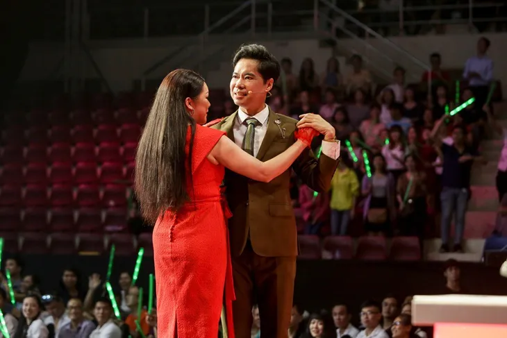 Thần tượng Bolero: Xuất hiện anh chàng nhân viên văn phòng khiến Quang Lê phá luật - Ảnh 2. Thần tượng Bolero: Xuất hiện anh chàng nhân viên văn phòng khiến Quang Lê phá luật - Ảnh 2.