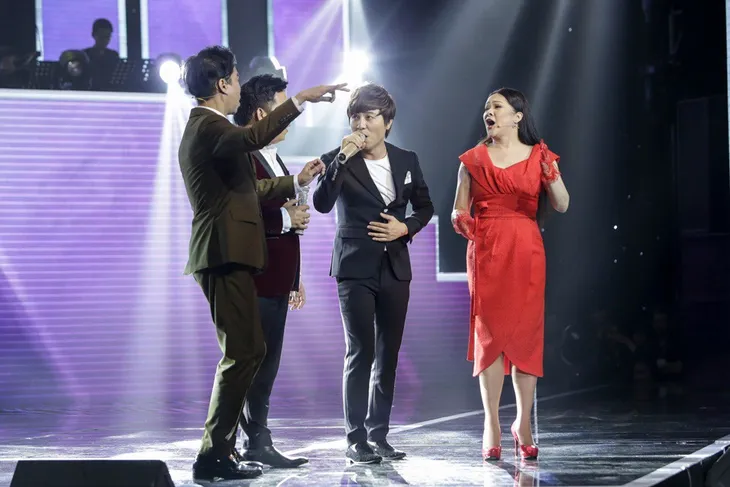 Thần tượng Bolero: Xuất hiện anh chàng nhân viên văn phòng khiến Quang Lê phá luật - Ảnh 1. Thần tượng Bolero: Xuất hiện anh chàng nhân viên văn phòng khiến Quang Lê phá luật - Ảnh 1.
