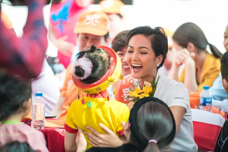 Hoa hậu HHen Niê muốn trở thành diễn viên, tiếp viên hàng không - Ảnh 2. Hoa hậu HHen Niê muốn trở thành diễn viên, tiếp viên hàng không - Ảnh 2.