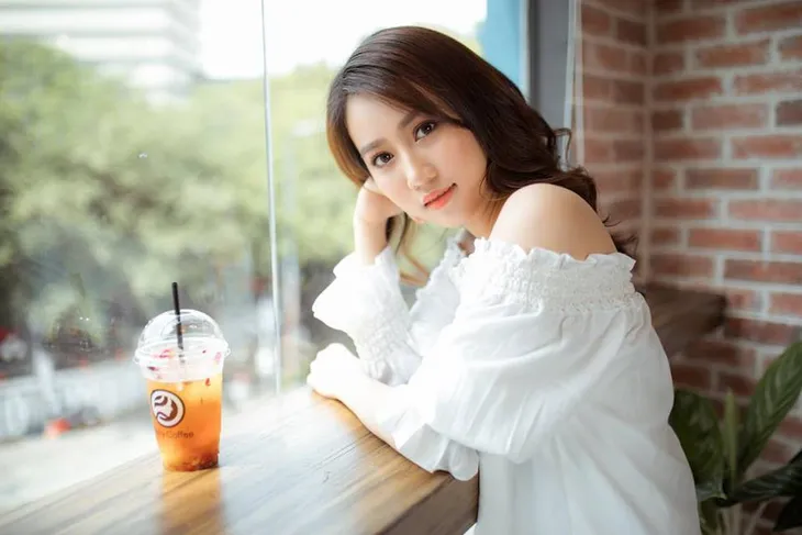 Nhan sắc đời thường đẹp tựa nàng thơ của Vân Tình khúc Bạch Dương - Ảnh 3. Nhan sắc đời thường đẹp tựa nàng thơ của Vân Tình khúc Bạch Dương - Ảnh 3.