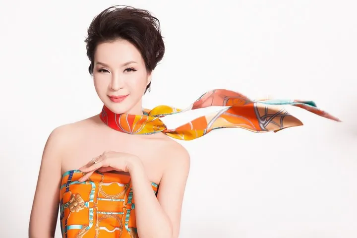 Quấn khăn làm áo, MC Thanh Mai khoe vẻ đẹp nóng bỏng ở tuổi 46 - Ảnh 1. Quấn khăn làm áo, MC Thanh Mai khoe vẻ đẹp nóng bỏng ở tuổi 46 - Ảnh 1.