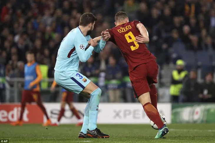 ẢNH: AS Roma ngược dòng không tưởng, loại Barcelona khỏi Champions League - Ảnh 5. ẢNH: AS Roma ngược dòng không tưởng, loại Barcelona khỏi Champions League - Ảnh 5.