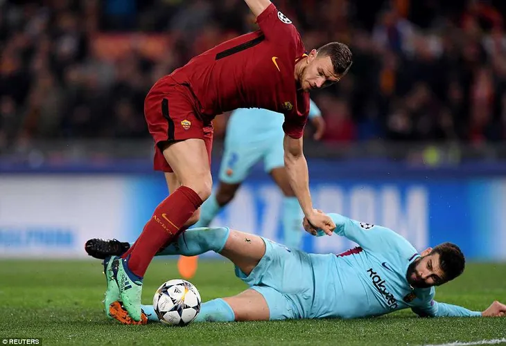 ẢNH: AS Roma ngược dòng không tưởng, loại Barcelona khỏi Champions League - Ảnh 4. ẢNH: AS Roma ngược dòng không tưởng, loại Barcelona khỏi Champions League - Ảnh 4.