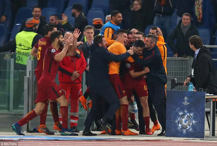 ẢNH: AS Roma ngược dòng không tưởng, loại Barcelona khỏi Champions League - Ảnh 10. ẢNH: AS Roma ngược dòng không tưởng, loại Barcelona khỏi Champions League - Ảnh 10.