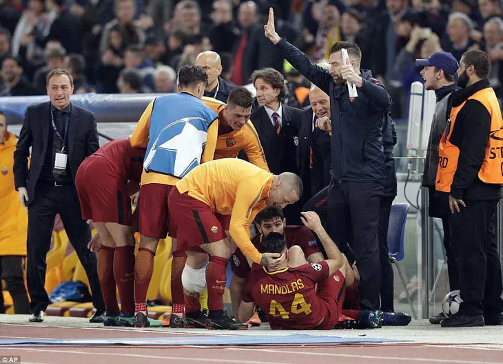 ẢNH: AS Roma ngược dòng không tưởng, loại Barcelona khỏi Champions League - Ảnh 11. ẢNH: AS Roma ngược dòng không tưởng, loại Barcelona khỏi Champions League - Ảnh 11.