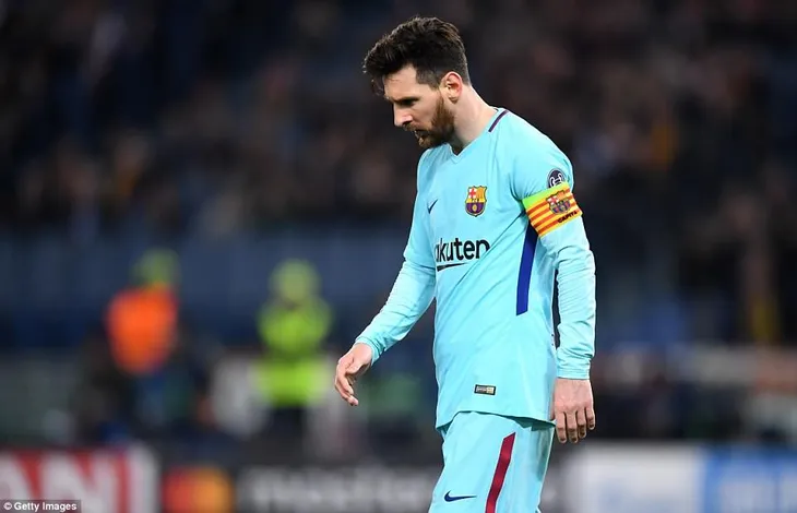 Messi im tiếng trong ngày Roma đi vào lịch sử - Ảnh 2. Messi im tiếng trong ngày Roma đi vào lịch sử - Ảnh 2.