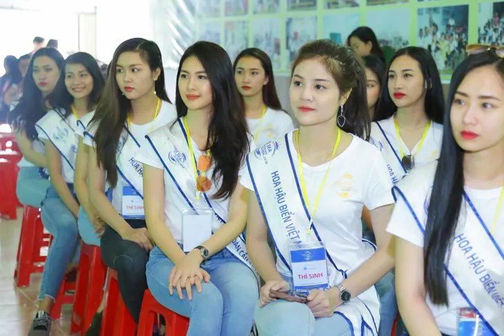 Thí sinh Hoa hậu Biển Việt Nam toàn cầu 2018 lan tỏa tinh thần tương thân tương ái - Ảnh 5.