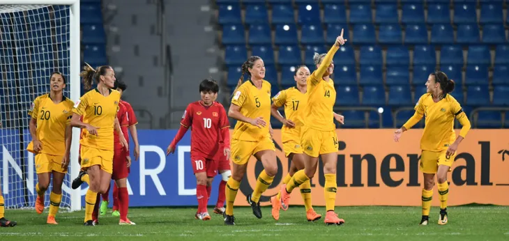 VCK Asian Cup 2018: ĐT nữ Việt Nam nhận trận thua 0-8 trước ĐT nữ Australia - Ảnh 2. VCK Asian Cup 2018: ĐT nữ Việt Nam nhận trận thua 0-8 trước ĐT nữ Australia - Ảnh 2.