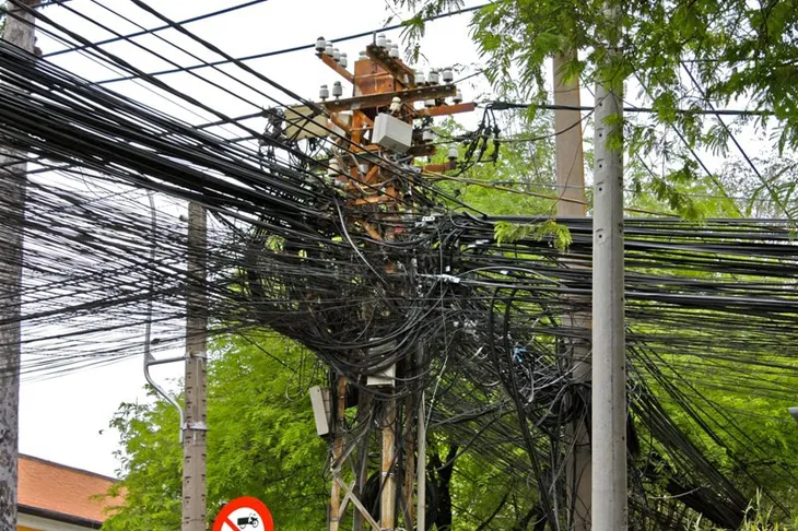 Mạng nhện dây điện ở một số thành phố châu Á - Ảnh 3. Mạng nhện dây điện ở một số thành phố châu Á - Ảnh 3.