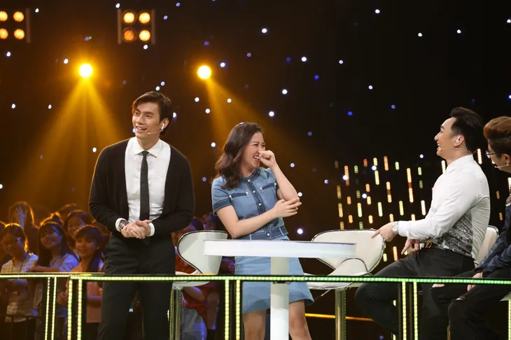Hát hăng say, Nhan Phúc Vinh khiến Văn Mai Hương ôm bụng cười lăn lộn - Ảnh 2. Hát hăng say, Nhan Phúc Vinh khiến Văn Mai Hương ôm bụng cười lăn lộn - Ảnh 2.