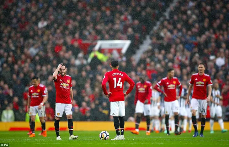 Kết quả bóng đá sáng 16/4: PSG vô địch sớm Ligue 1, Man Utd dâng chức vô địch cho hàng xóm - Ảnh 4. Kết quả bóng đá sáng 16/4: PSG vô địch sớm Ligue 1, Man Utd dâng chức vô địch cho hàng xóm - Ảnh 4.