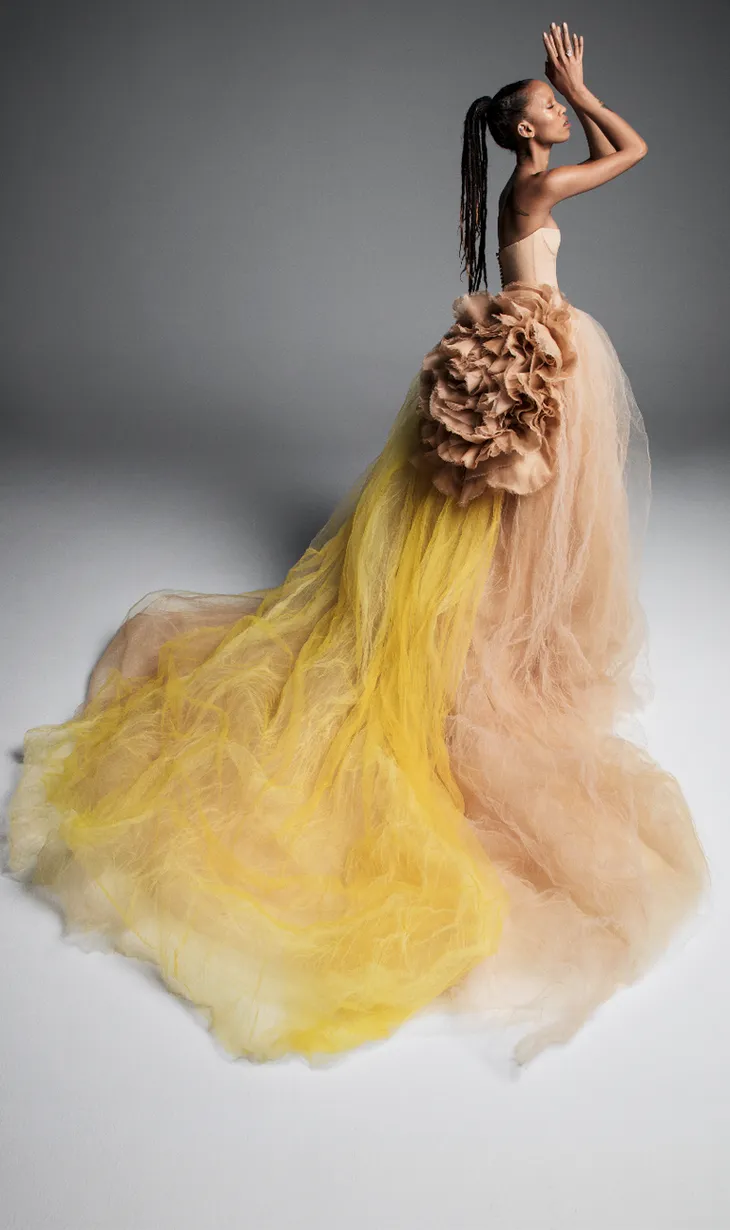 Váy cưới của Vera Wang cho mùa Xuân 2019... mong manh tựa sương khói - Ảnh 9.