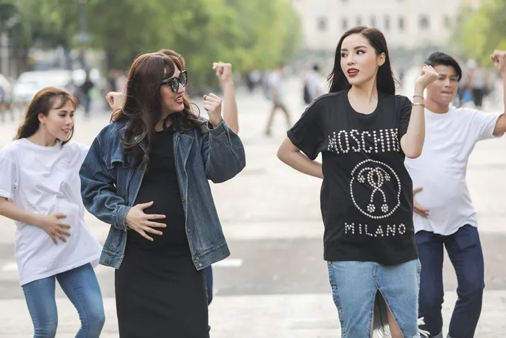 Trấn Thành, Trường Giang, Hứa Vĩ Văn hóa bà bầu làm loạn phố đi bộ - Ảnh 4. Trấn Thành, Trường Giang, Hứa Vĩ Văn hóa bà bầu làm loạn phố đi bộ - Ảnh 4.