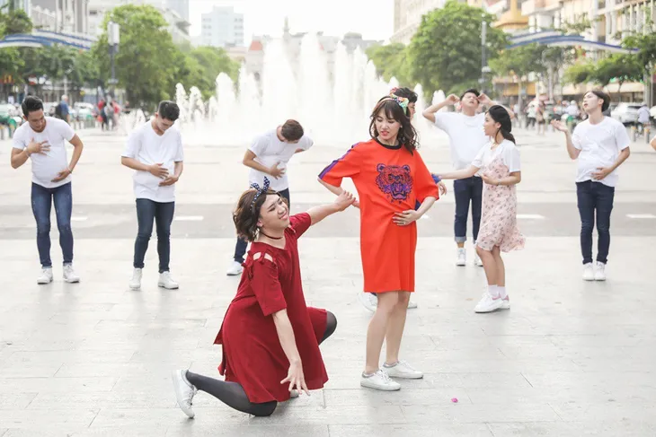 Trấn Thành, Trường Giang, Hứa Vĩ Văn hóa bà bầu làm loạn phố đi bộ - Ảnh 3. Trấn Thành, Trường Giang, Hứa Vĩ Văn hóa bà bầu làm loạn phố đi bộ - Ảnh 3.