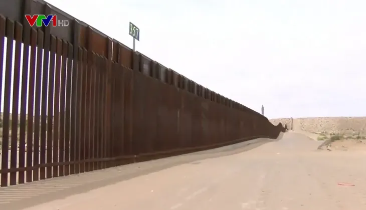 Xây tường rào biên giới Mỹ - Mexico: Không phải giải pháp lâu dài - Ảnh 1. Xây tường rào biên giới Mỹ - Mexico: Không phải giải pháp lâu dài - Ảnh 1.