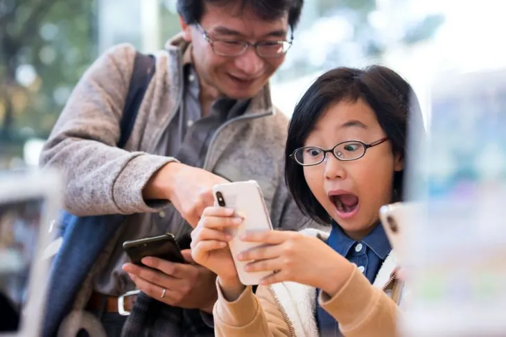 Bạn cần bao nhiêu ngày làm việc để có thể mua được iPhone X? - Ảnh 1.
