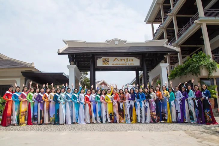 Vẻ đẹp của thí sinh Hoa hậu Biển Việt Nam toàn cầu 2018 bừng sáng ở những nơi họ đặt chân đến - Ảnh 5. Vẻ đẹp của thí sinh Hoa hậu Biển Việt Nam toàn cầu 2018 bừng sáng ở những nơi họ đặt chân đến - Ảnh 5.