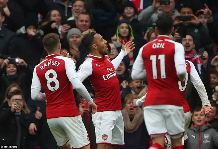 Thống kê thú vị sau trận đấu Arsenal 3-0 Stoke City - Ảnh 1. Thống kê thú vị sau trận đấu Arsenal 3-0 Stoke City - Ảnh 1.