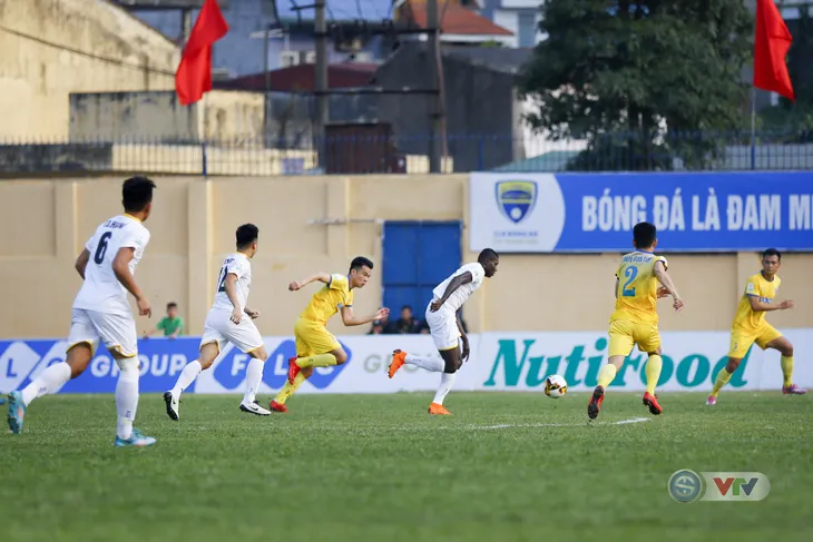 ẢNH: FLC Thanh Hóa giành trọn 3 điểm trước SLNA - Ảnh 4. ẢNH: FLC Thanh Hóa giành trọn 3 điểm trước SLNA - Ảnh 4.