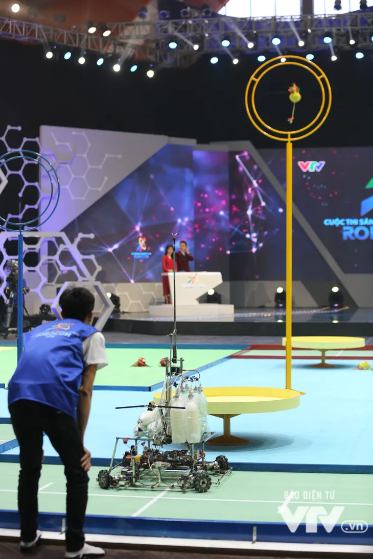 Robocon Việt Nam 2018: Nhiều kỷ lục được xác lập trong ngày thi đấu đầu tiên - Ảnh 6. Robocon Việt Nam 2018: Nhiều kỷ lục được xác lập trong ngày thi đấu đầu tiên - Ảnh 6.