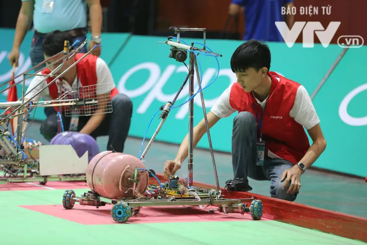 Robocon Việt Nam 2018: Nhiều kỷ lục được xác lập trong ngày thi đấu đầu tiên - Ảnh 17. Robocon Việt Nam 2018: Nhiều kỷ lục được xác lập trong ngày thi đấu đầu tiên - Ảnh 17.