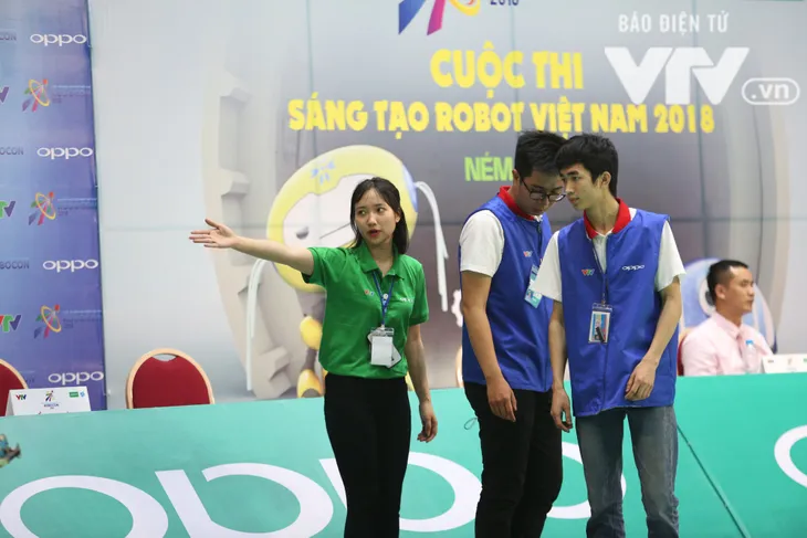 Robocon Việt Nam 2018: Nhiều kỷ lục được xác lập trong ngày thi đấu đầu tiên - Ảnh 19. Robocon Việt Nam 2018: Nhiều kỷ lục được xác lập trong ngày thi đấu đầu tiên - Ảnh 19.