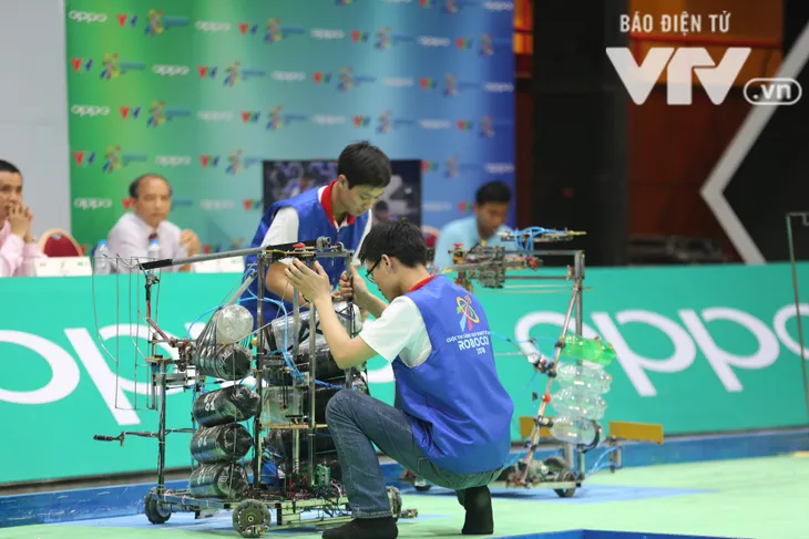 Robocon Việt Nam 2018: Nhiều kỷ lục được xác lập trong ngày thi đấu đầu tiên - Ảnh 23. Robocon Việt Nam 2018: Nhiều kỷ lục được xác lập trong ngày thi đấu đầu tiên - Ảnh 23.