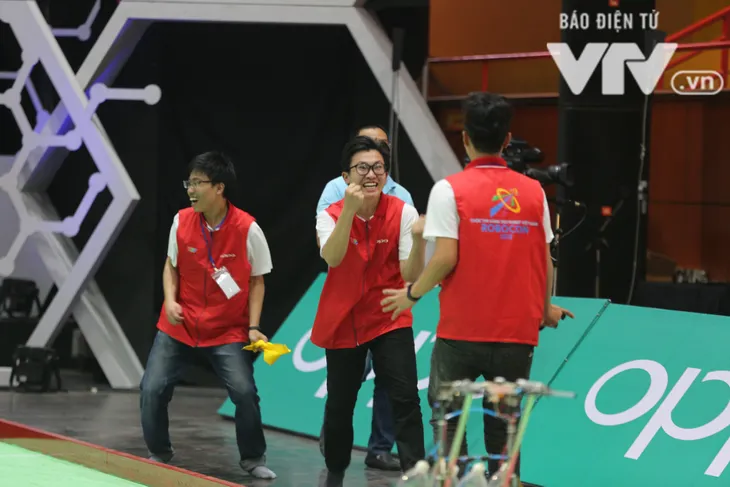 Robocon Việt Nam 2018: Nhiều kỷ lục được xác lập trong ngày thi đấu đầu tiên - Ảnh 27. Robocon Việt Nam 2018: Nhiều kỷ lục được xác lập trong ngày thi đấu đầu tiên - Ảnh 27.