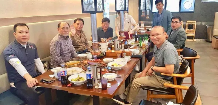 HLV Park Hang Seo đến thăm các VĐV bắn súng Việt Nam tại Hàn Quốc - Ảnh 1.